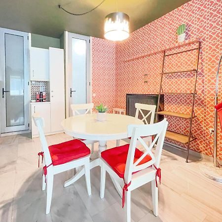 Loft 1 Bedroom Apartment In The Heart Of Atena Exterior foto