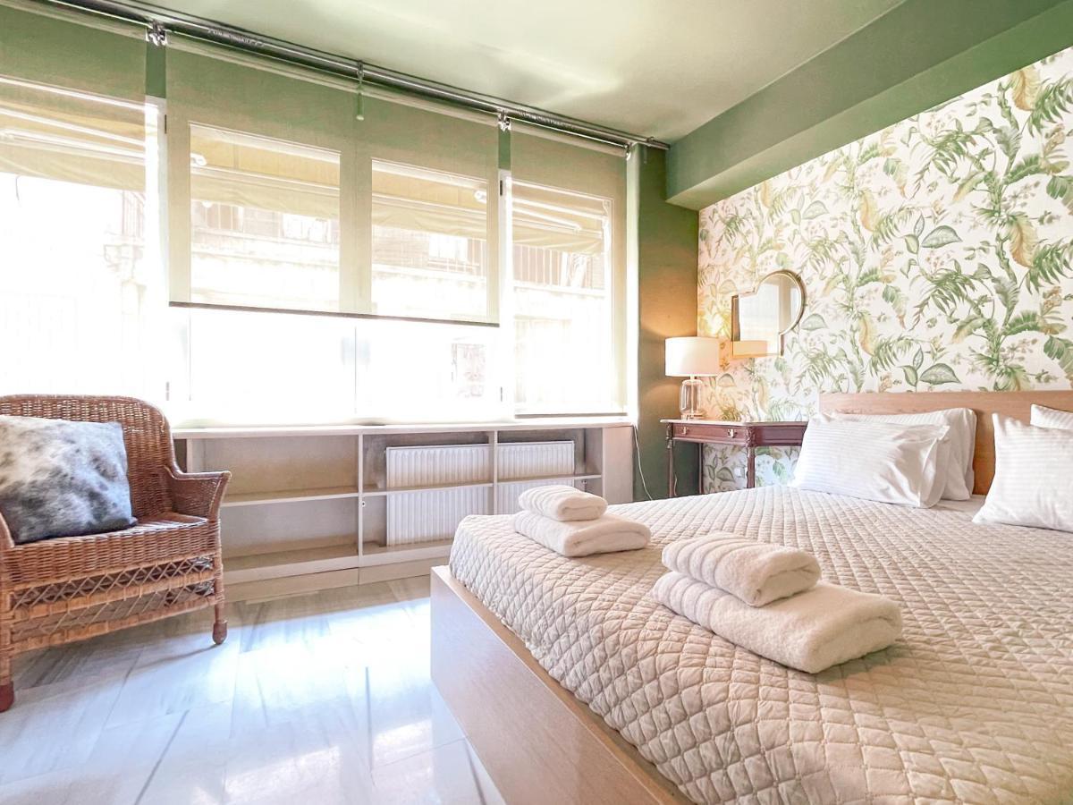 Loft 1 Bedroom Apartment In The Heart Of Atena Exterior foto